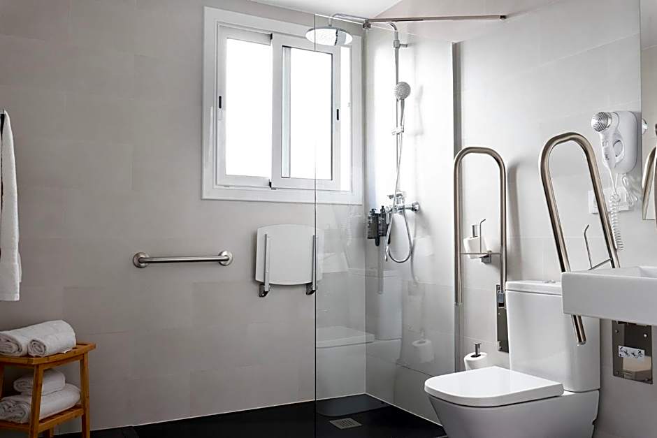 Tres Torres Atiram Hotels