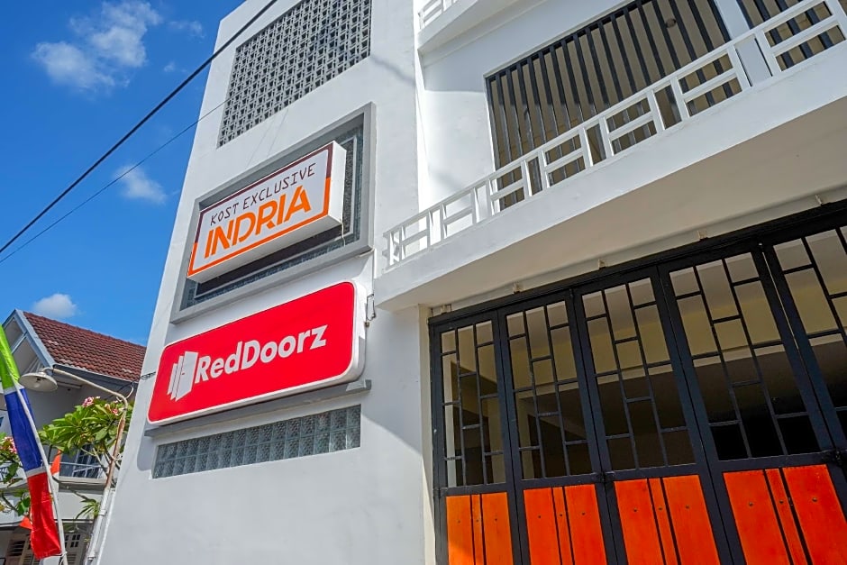 RedDoorz Plus near Pasar Gede Solo