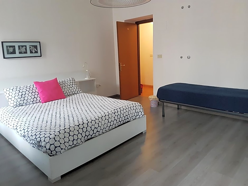 B&B Porto Vecchio ROOMS - Stazione Centrale Trieste