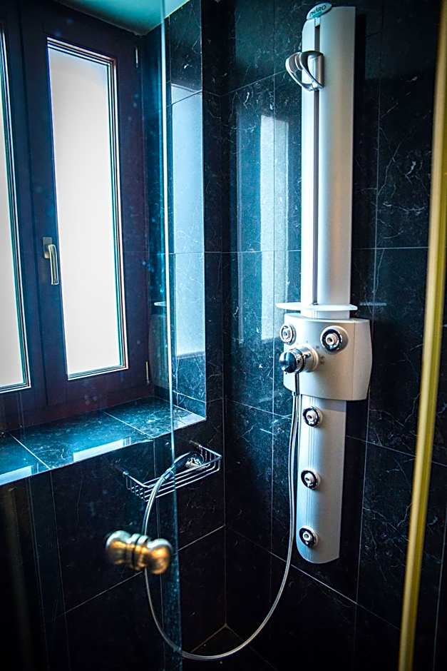 Maritsas Hotel & Suites