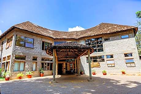 Weru Weru River Lodge