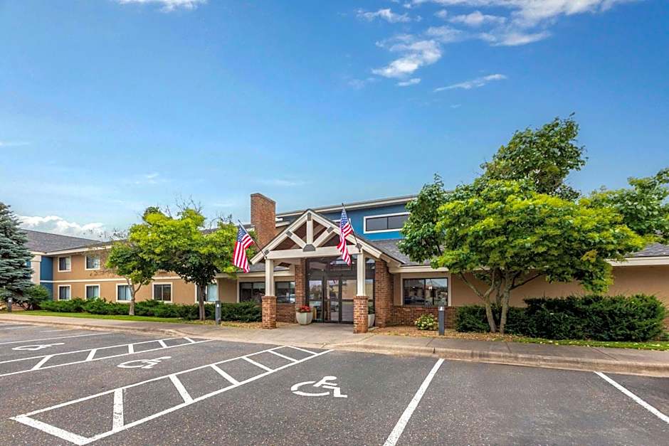 AmericInn by Wyndham North Branch