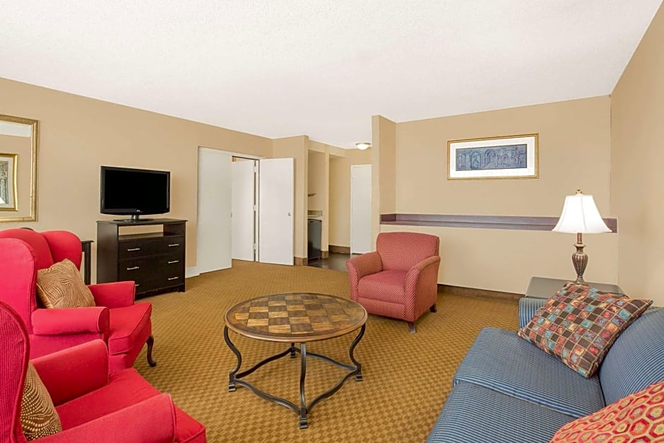 Ramada Plaza by Wyndham Fayetteville Fort Bragg Area