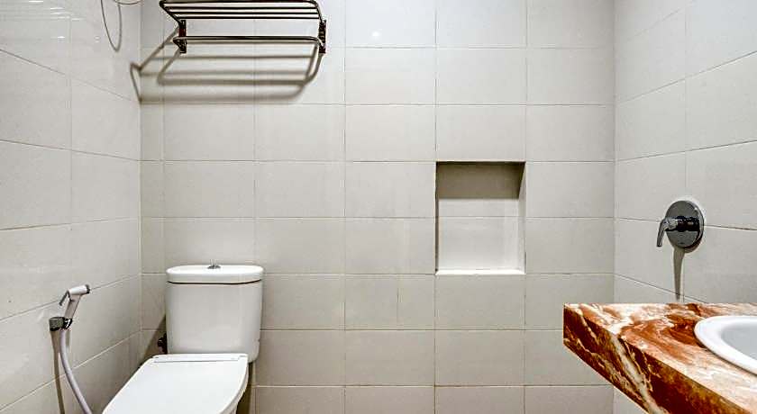 RedDoorz near Ciputra World 3