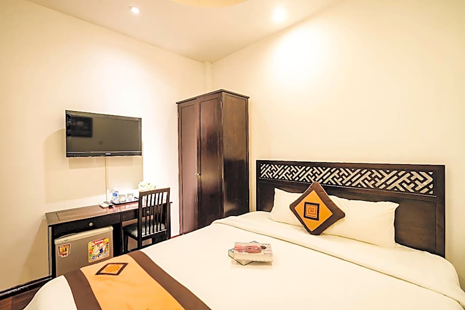 Photo 1 of 3 of Executive Deluxe Room