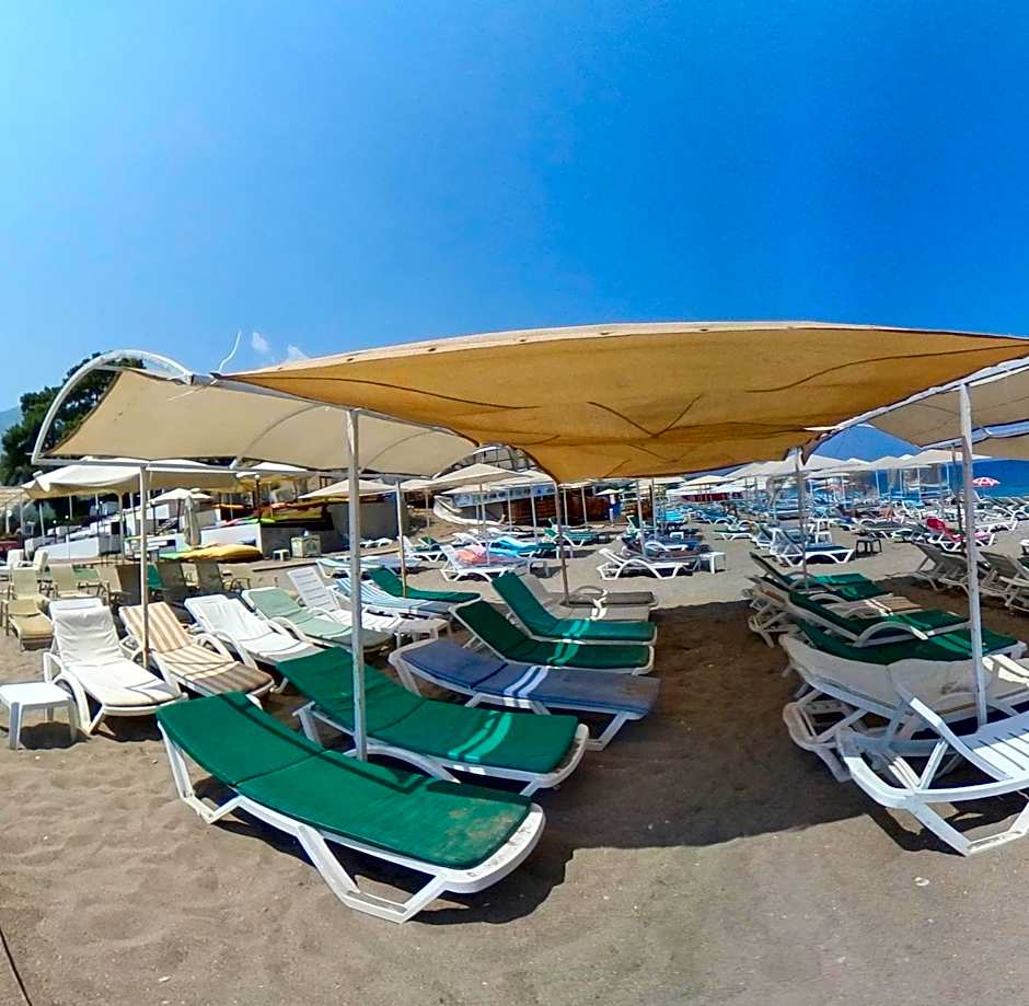 Kaftans City Hotel by RRH&R