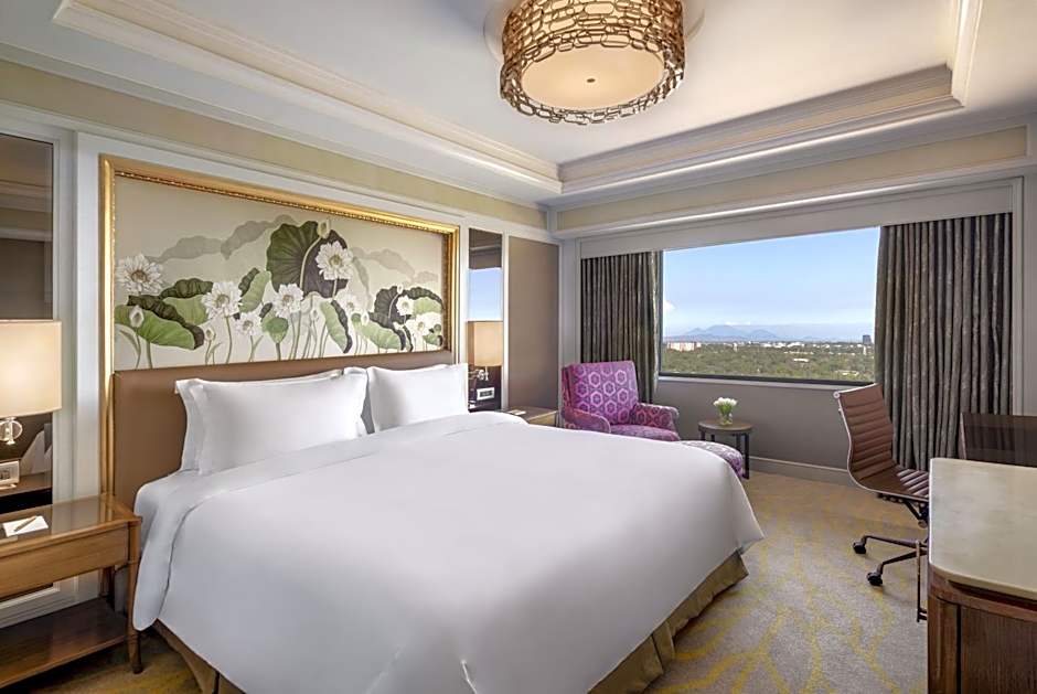 Photo 1 of 9 of Club Premier 1 King Bed Suite