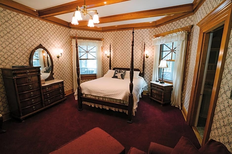 McCloud Hotel
