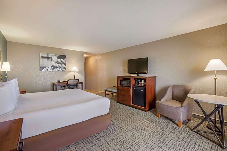 Best Western Harbour Pointe Lakefront