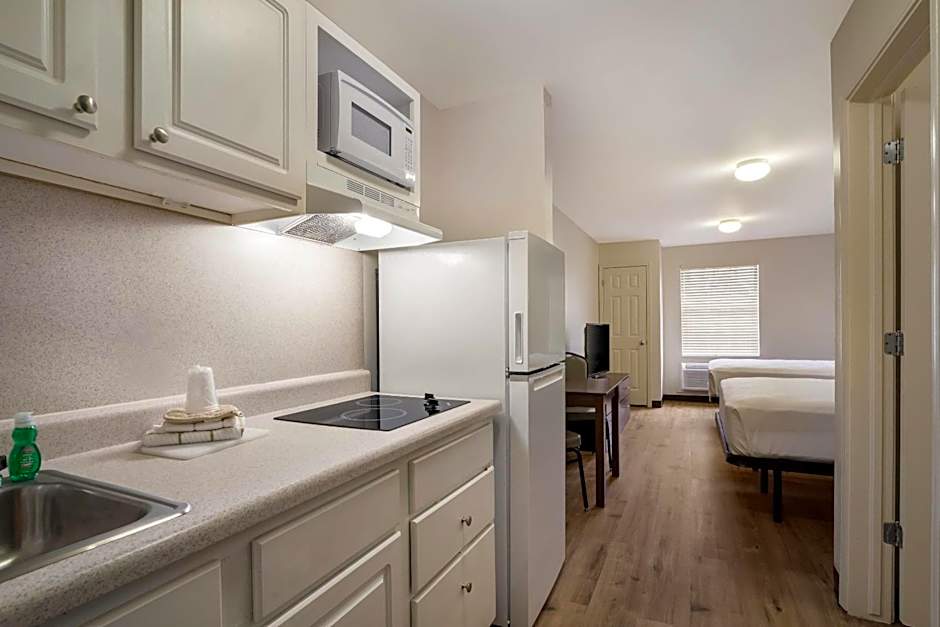 Suburban Studios Denver Central-Arvada
