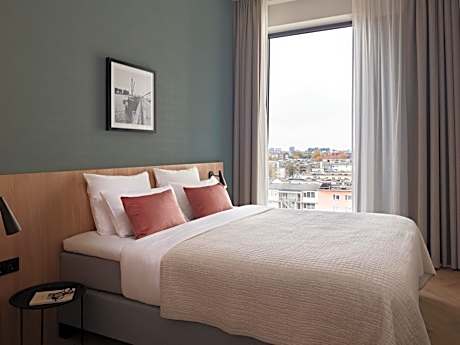 Large 1 Bedroom Apartment with Sofa Bed