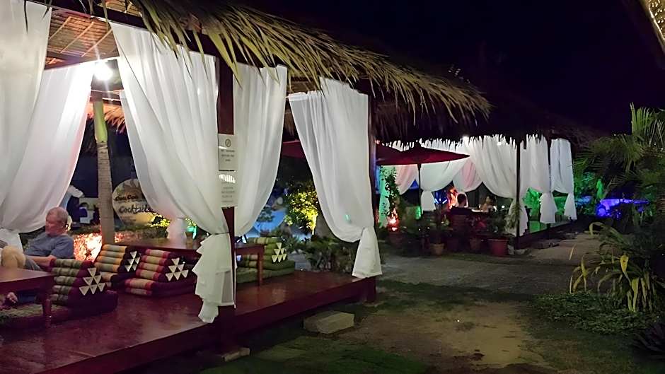 Coucou Bar Hotel and Restaurant