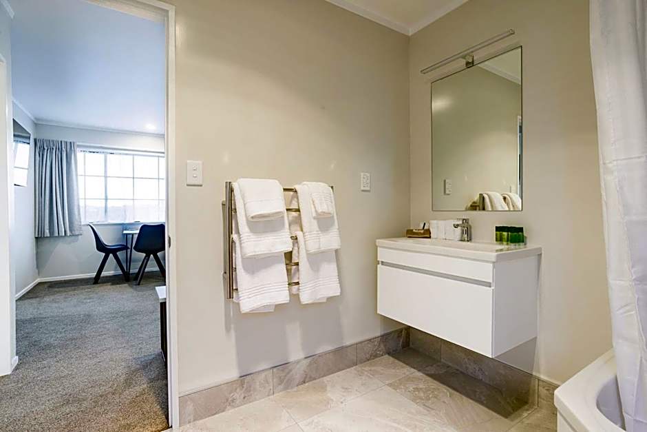 Bks Pohutukawa Lodge