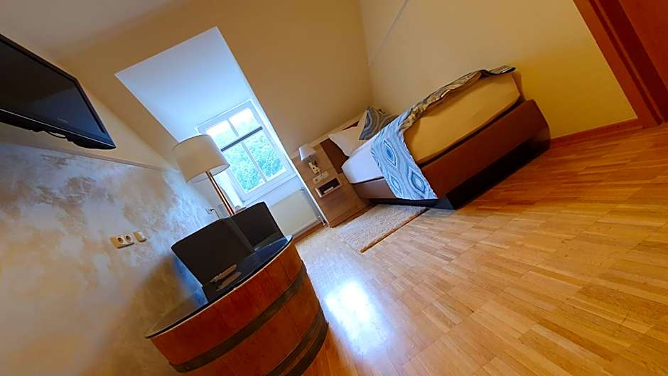 Photo 1 of 5 of Single Room