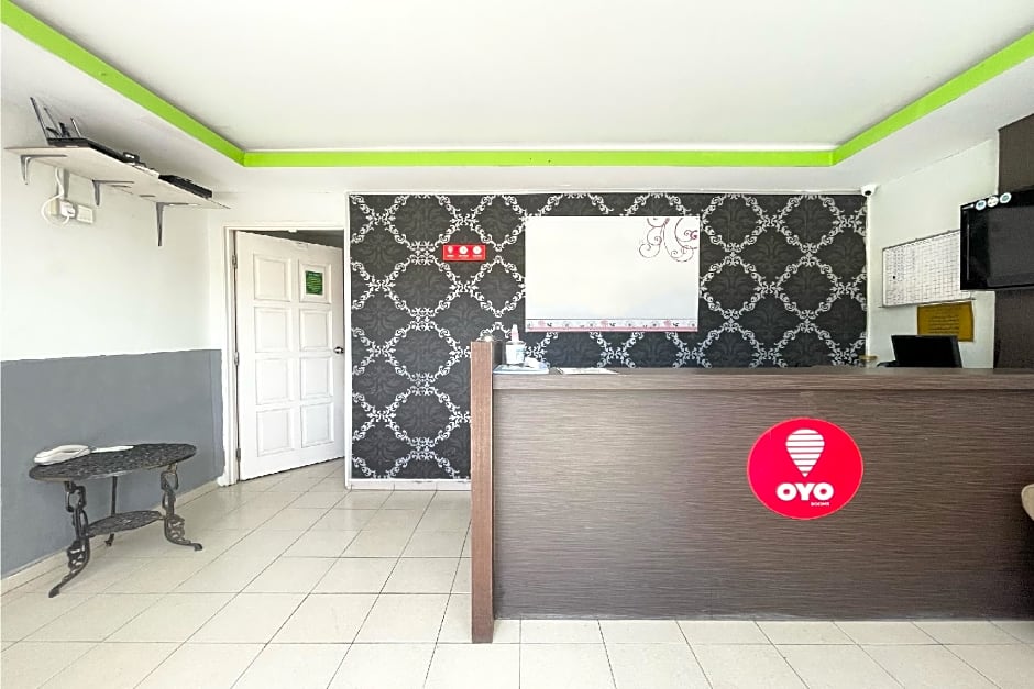 OYO 90324 Muar Station Hotel