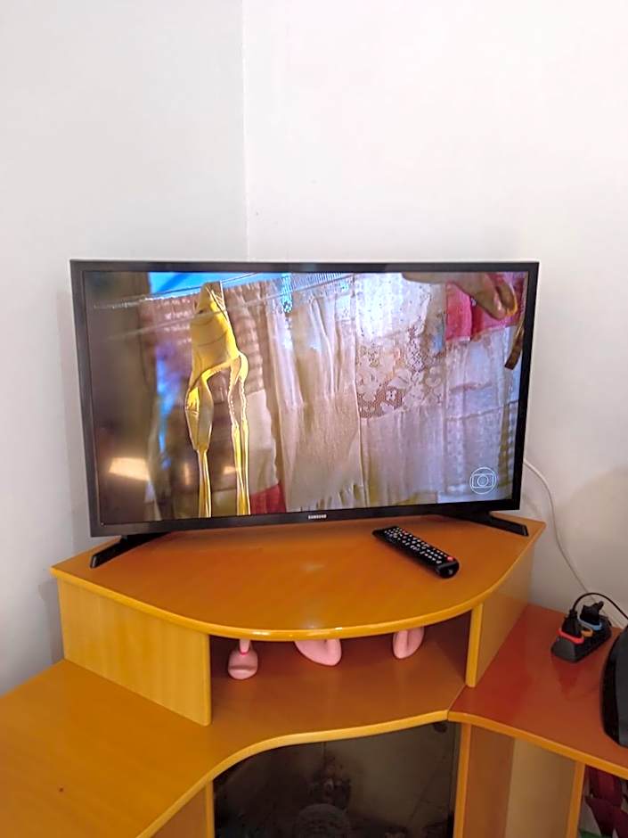 Kitnet Temporada Praia Grande SP - Completa com Wi-fi, garagem rotativa, 1 quadra da praia - no centro comercial Boqueirão