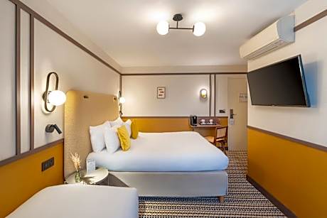 Family Room with Queen Bed and Sofa Bed - Non-Smoking