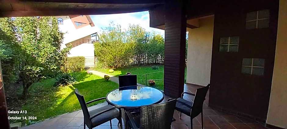 VillaWeb 9rooms - Long term business aparthotel 29 Euro per night per room, min 3months