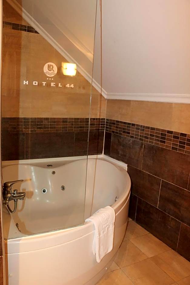 Hotel 44