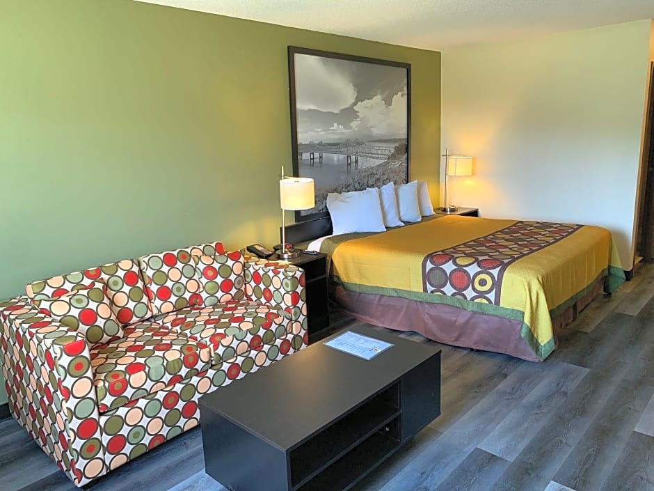 Super 8 by Wyndham Clinton