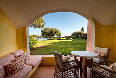 Contemporary Junior Suite, king bed, sea view, terrace