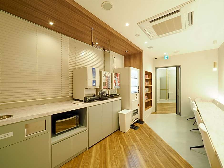 Leo Yu Capsule Hotel Funabashi