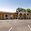 Econo Lodge Inn & Suites