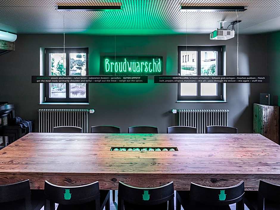 BRATWURSThotel