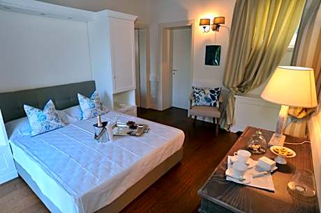 Suite with Garden View