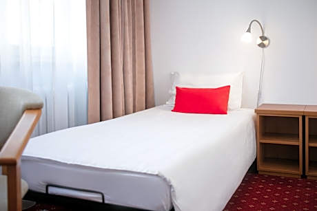 Triple Room (1 Adult)