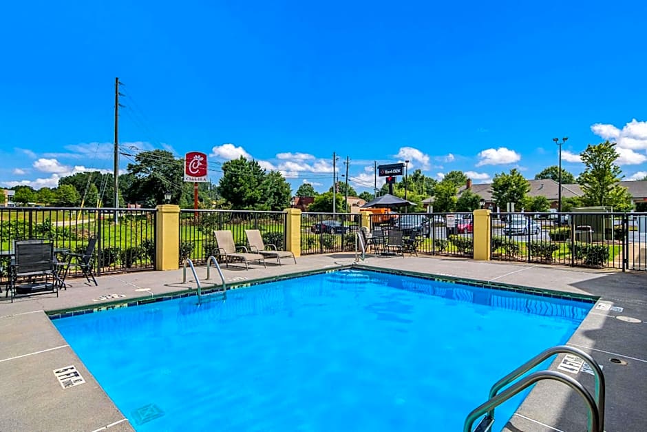 Quality Inn & Suites Canton, GA