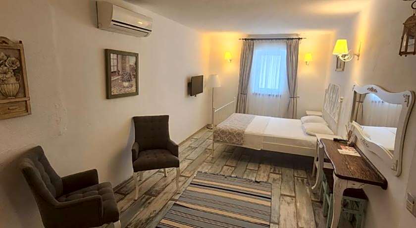 Tarcin Alacati Otel