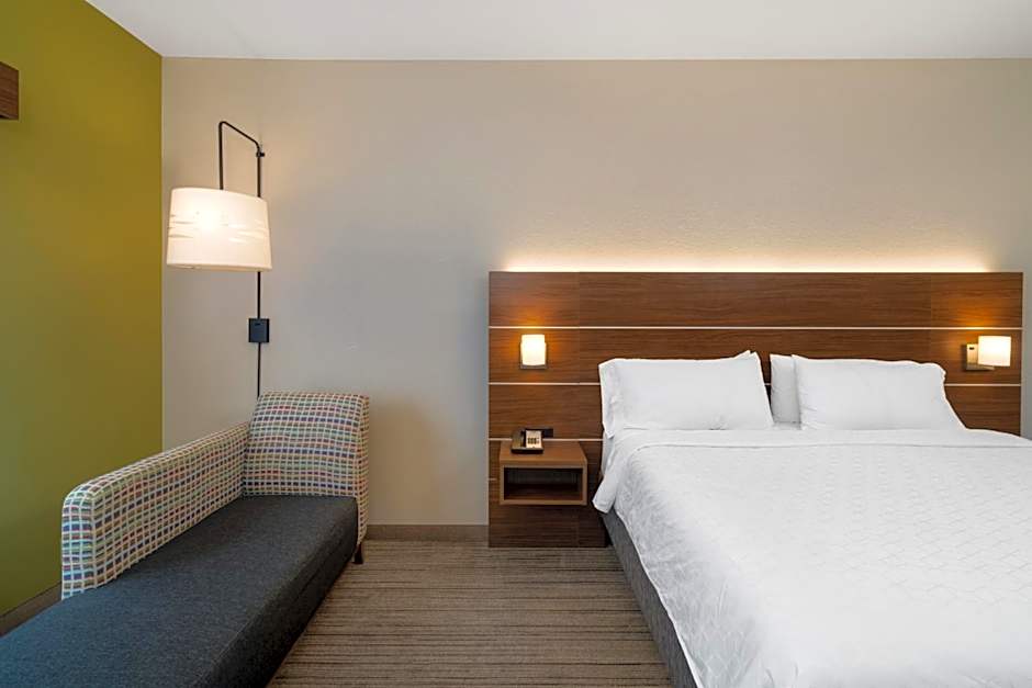 Holiday Inn Express Hotel & Suites Talladega By IHG