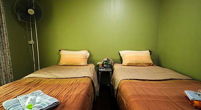 Chommuang Guest House At Ayutthaya.