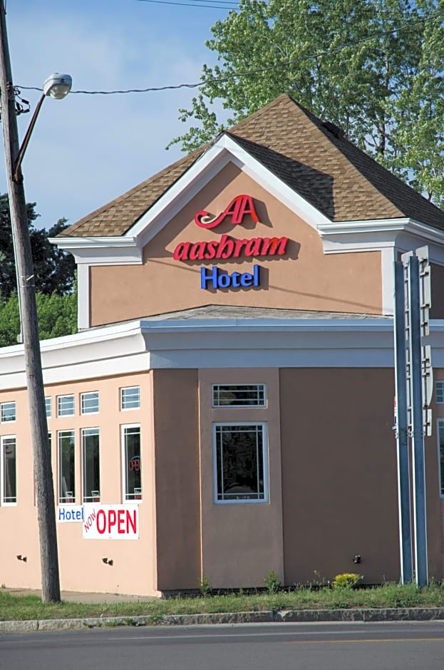 Aashram Hotel by Niagara River