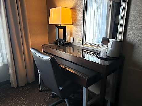 2 Queen Beds And 1 Bunk Bed Suite