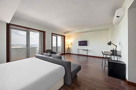 Premium Suite with Front Sea View