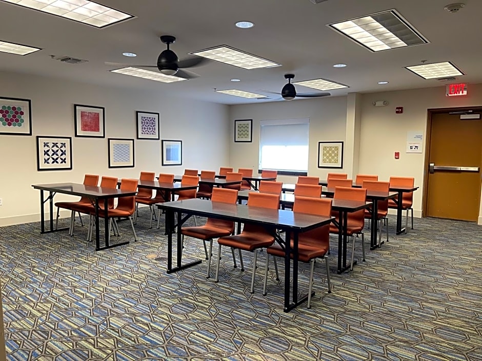 Holiday Inn Express Hotel & Suites Biloxi- Ocean Springs, an IHG Hotel