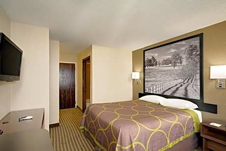 Queen Room - Non-Smoking