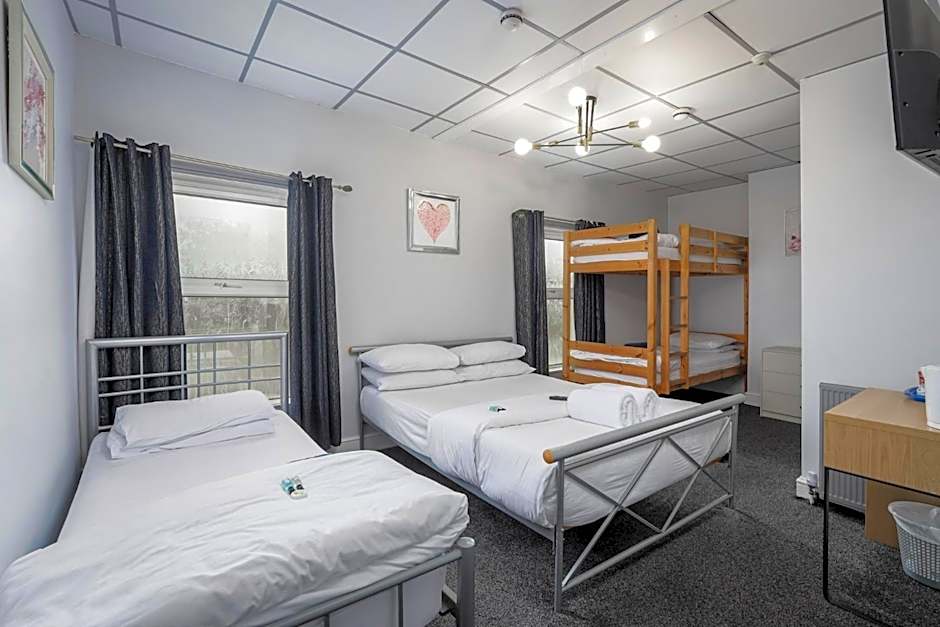 100 Pipers Hotel