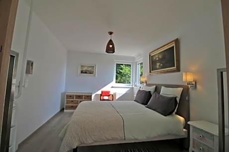 Villa-Luxury-Ensuite with Bath-Terrace-Barr