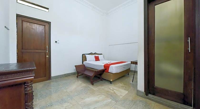 RedDoorz Syariah near Dago Pakar 2