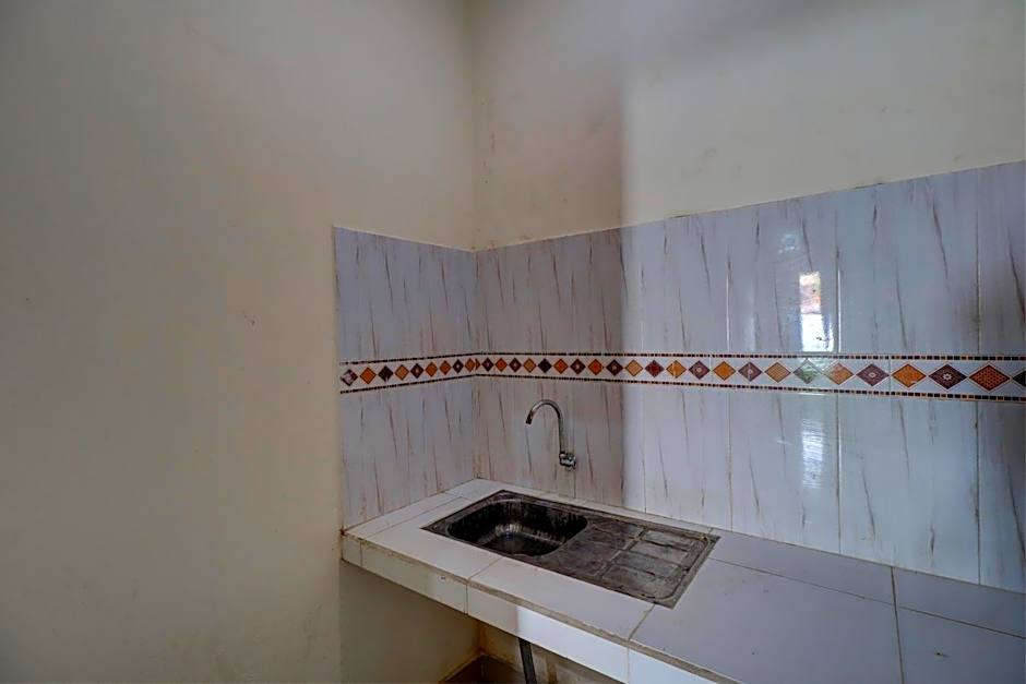 OYO Life 92838 Kost Ibu Surya