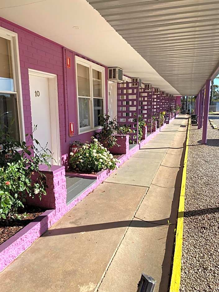 Paddle Steamer Motel