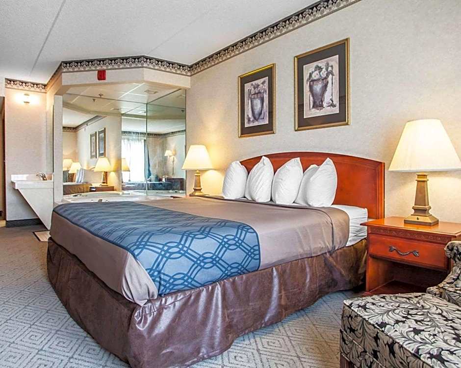 Rodeway Inn & Suites Milwaukee