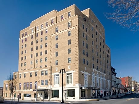 Grand Eastonian Suites Hotel