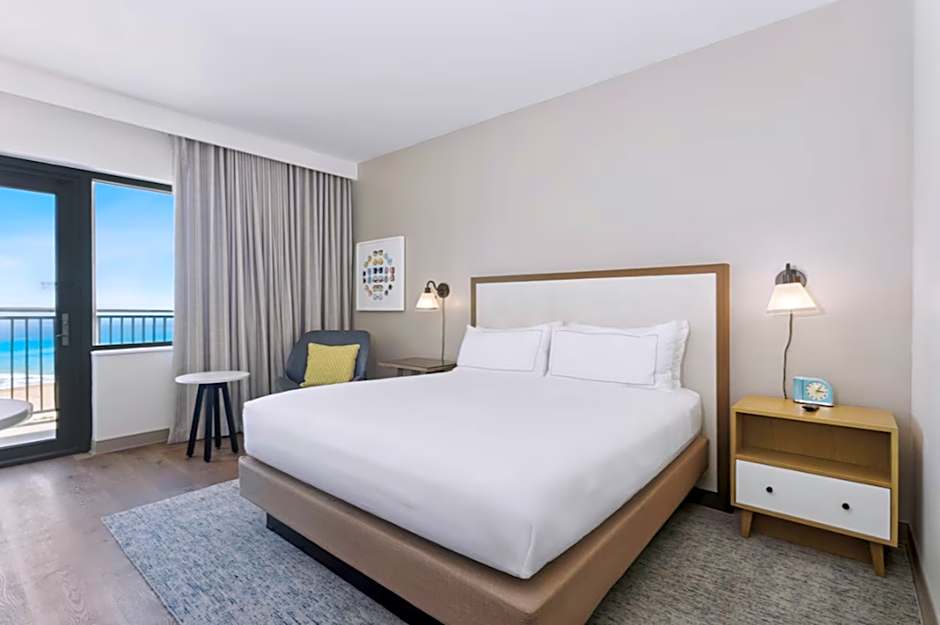 Photo 1 of 3 of 1 King Bed, Gulf front, Balcony