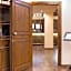 Country Club Hotel & Suites