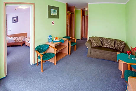 Studio Quadruple Room