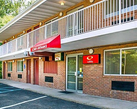 Econo Lodge Drums
